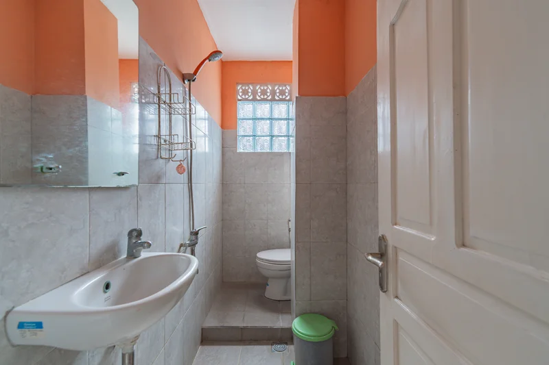 Ensuite bathroom at Samadhi Yoga Ashram, Bali