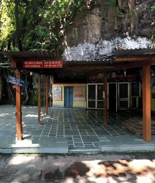 Vasishtha Cave on the banks of Ganga
